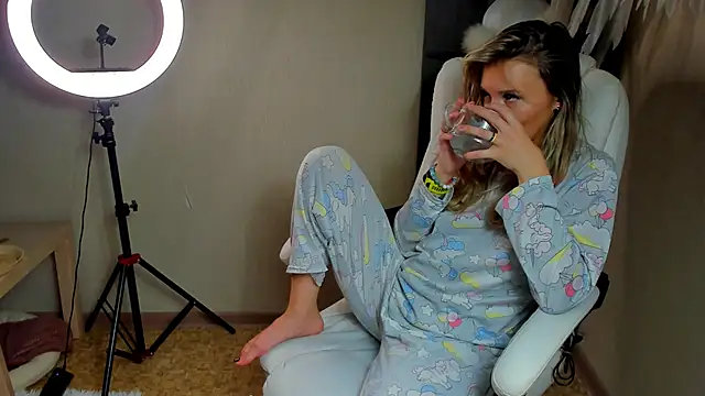 foxy_blond's cam snapshot