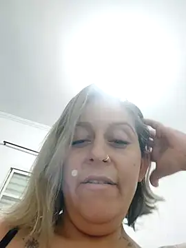 baixinhaloira live sex cam