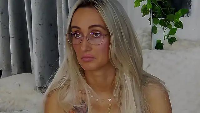 IsabelleEthan's cam snapshot