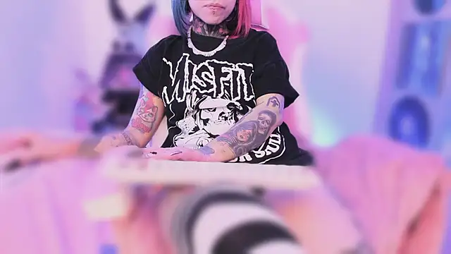 NikkiRamone's cam snapshot