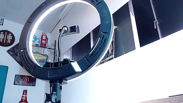 lili_roussi's cam snapshot