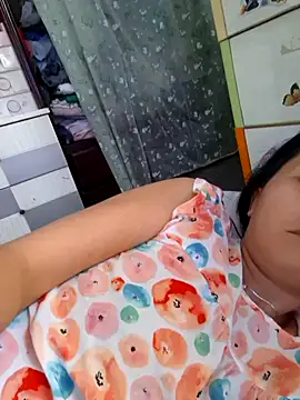 Baby-sexytits18's cam snapshot