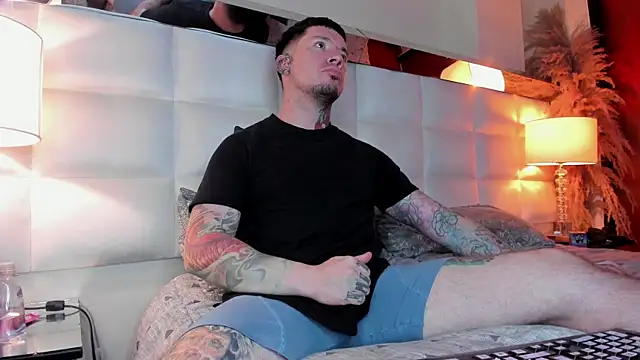 Adam_tatto's cam snapshot