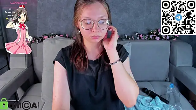 Nuura_Moore's cam snapshot