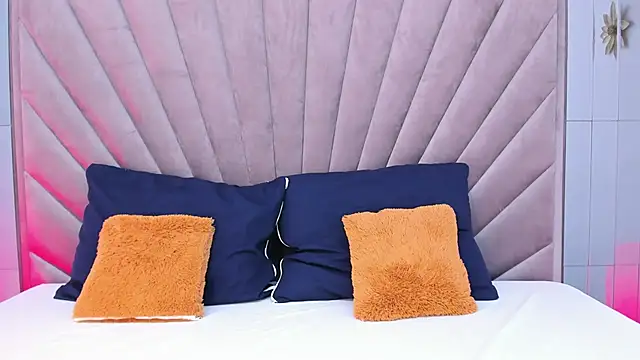 ElenaHills's cam snapshot