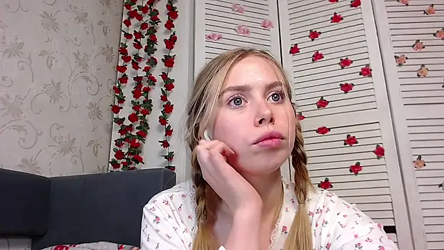 sofiaa_here's cam snapshot