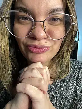 Zyrella live sex cam