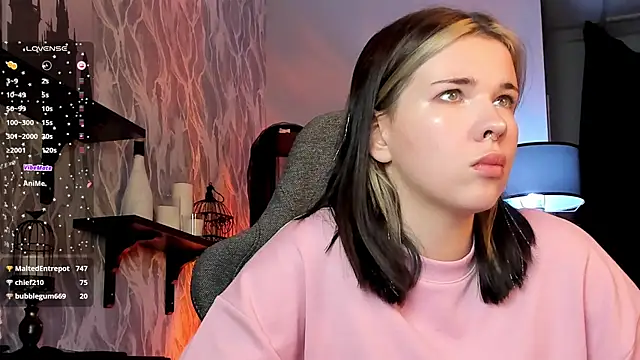 AliceSunday's cam snapshot