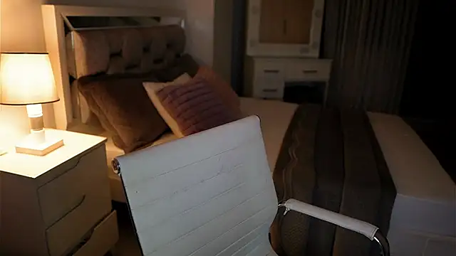 Camilaa_bueno's cam snapshot