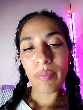 chloewildd_'s cam snapshot