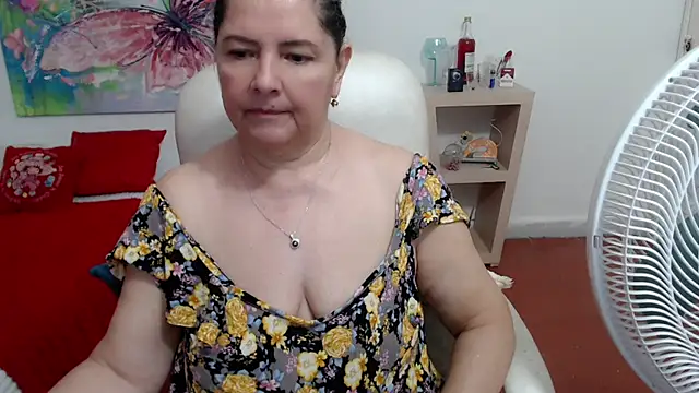 leonela_69's cam snapshot