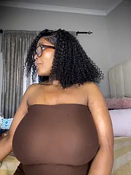 Bustygoddess32 live sex cam