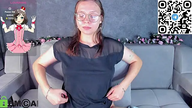 Nuura_Moore's cam snapshot