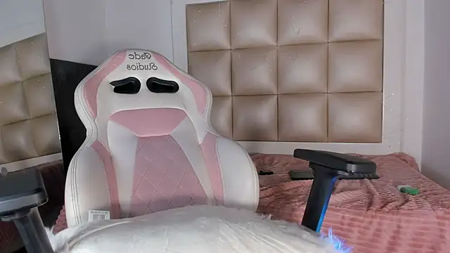 bonny_loo's cam snapshot