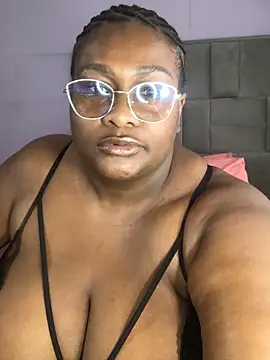 bustytitsxxx's cam snapshot