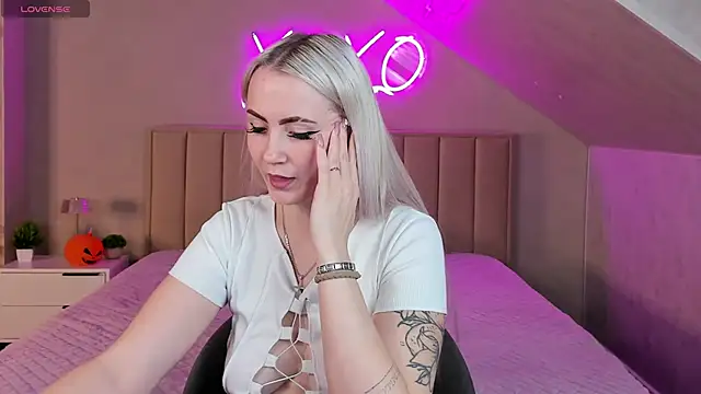 Joyce_Howard's cam snapshot