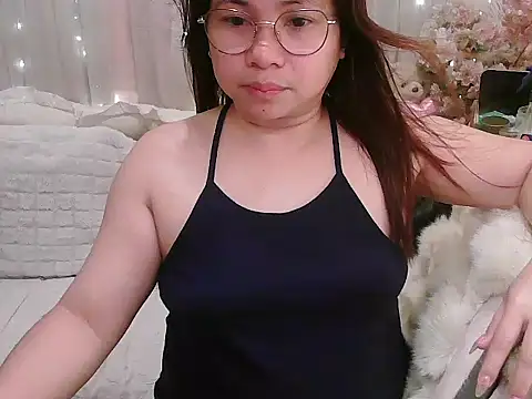 OhmyPinay's cam snapshot