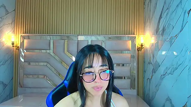 zoe_r_'s cam snapshot