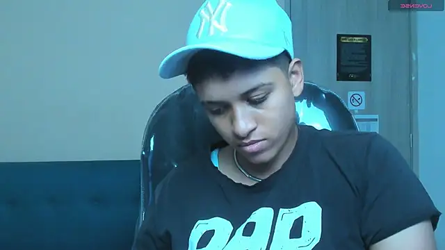 Dominick_jones's cam snapshot