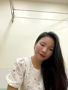 Bee_Yellow00's cam snapshot