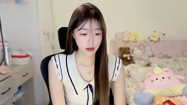 Onecutelittle's cam snapshot