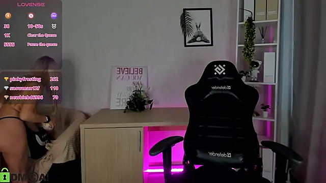 Christy_Little's cam snapshot