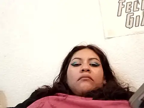 Kitty_WetXxX live sex cam
