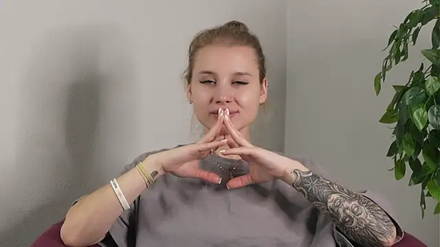 NganZarella's cam snapshot