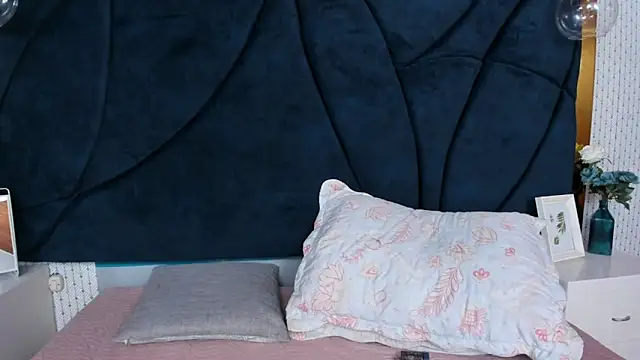 LARISSAEVANS's cam snapshot