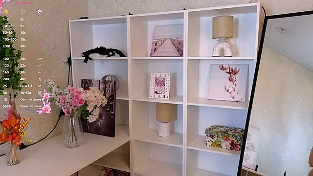 TraciMyntti live sex cam