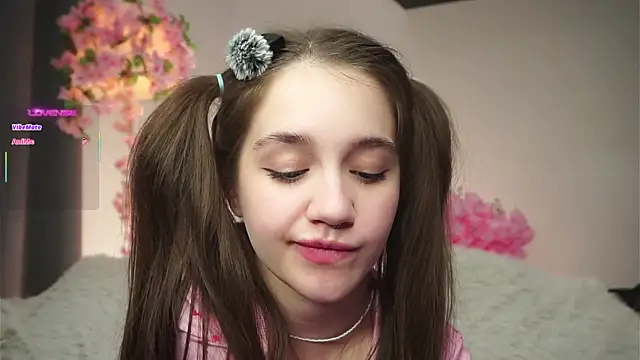 AmiLewis live sex cam