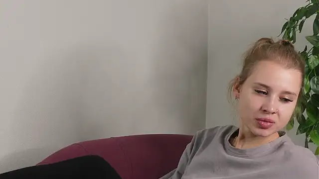 NganZarella's cam snapshot