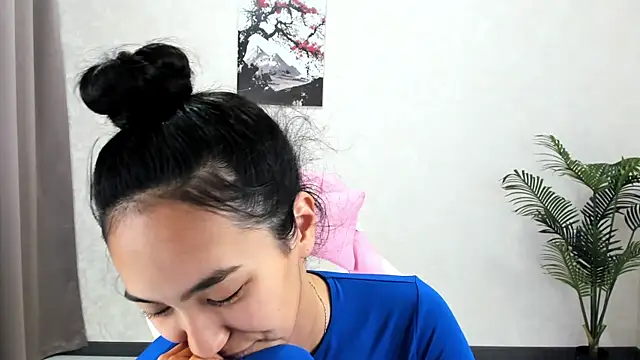 FlirtyAura's cam snapshot