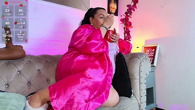 EllenaBoobs_'s cam snapshot