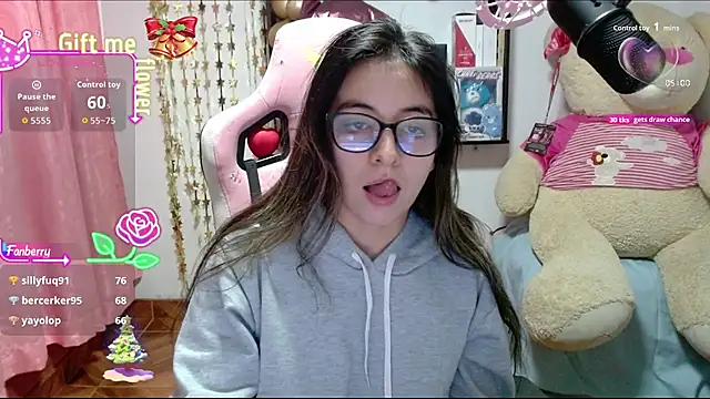 Maggie_Fox3's cam snapshot