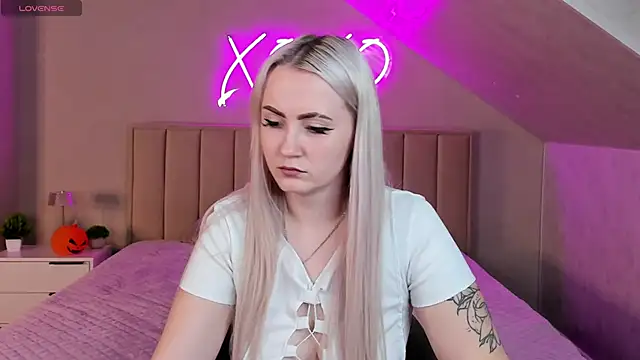 Joyce_Howard's cam snapshot