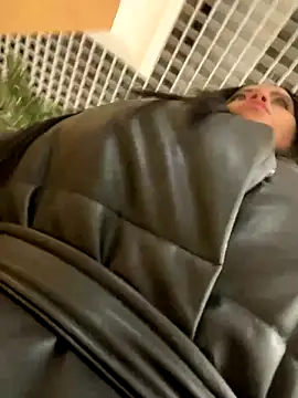 CrazzyChicks live sex cam