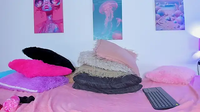 tyra_bankss_'s cam snapshot