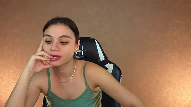 Leila_Hefner's cam snapshot