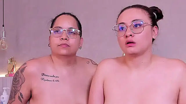 naughtylesbians__'s cam snapshot