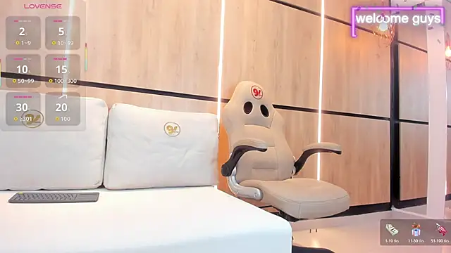 adela_chase's cam snapshot