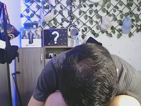 MarceloMilk live sex cam