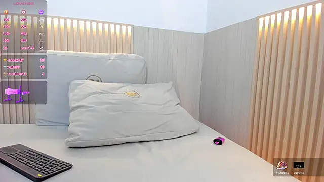 adelaine_brow's cam snapshot