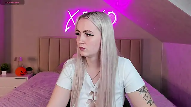 Joyce_Howard's cam snapshot