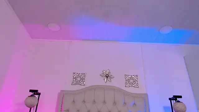 Isabella_CherryX's cam snapshot