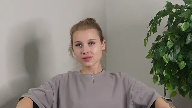 NganZarella's cam snapshot