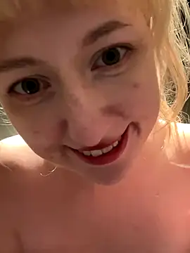 RonnieKiss live sex cam