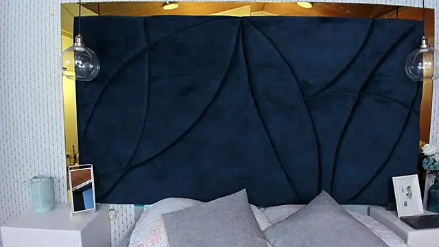 LARISSAEVANS's cam snapshot