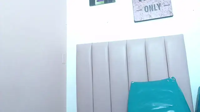 Chloe_Wiild's cam snapshot