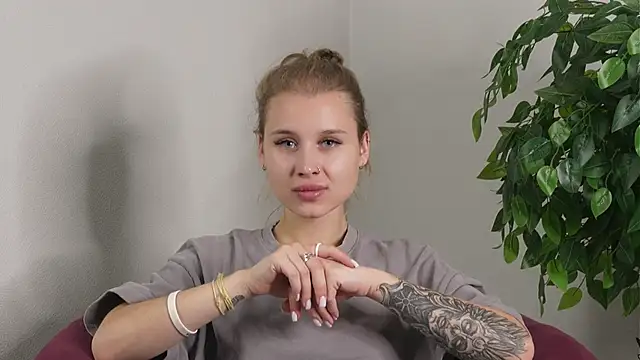 NganZarella's cam snapshot